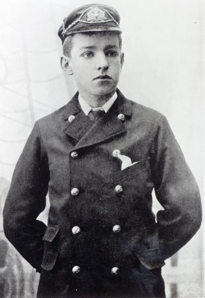 Ernest Shackleton, 16 jaar oud, in zijn White Star Line-uniform, 1890 door English Photographer